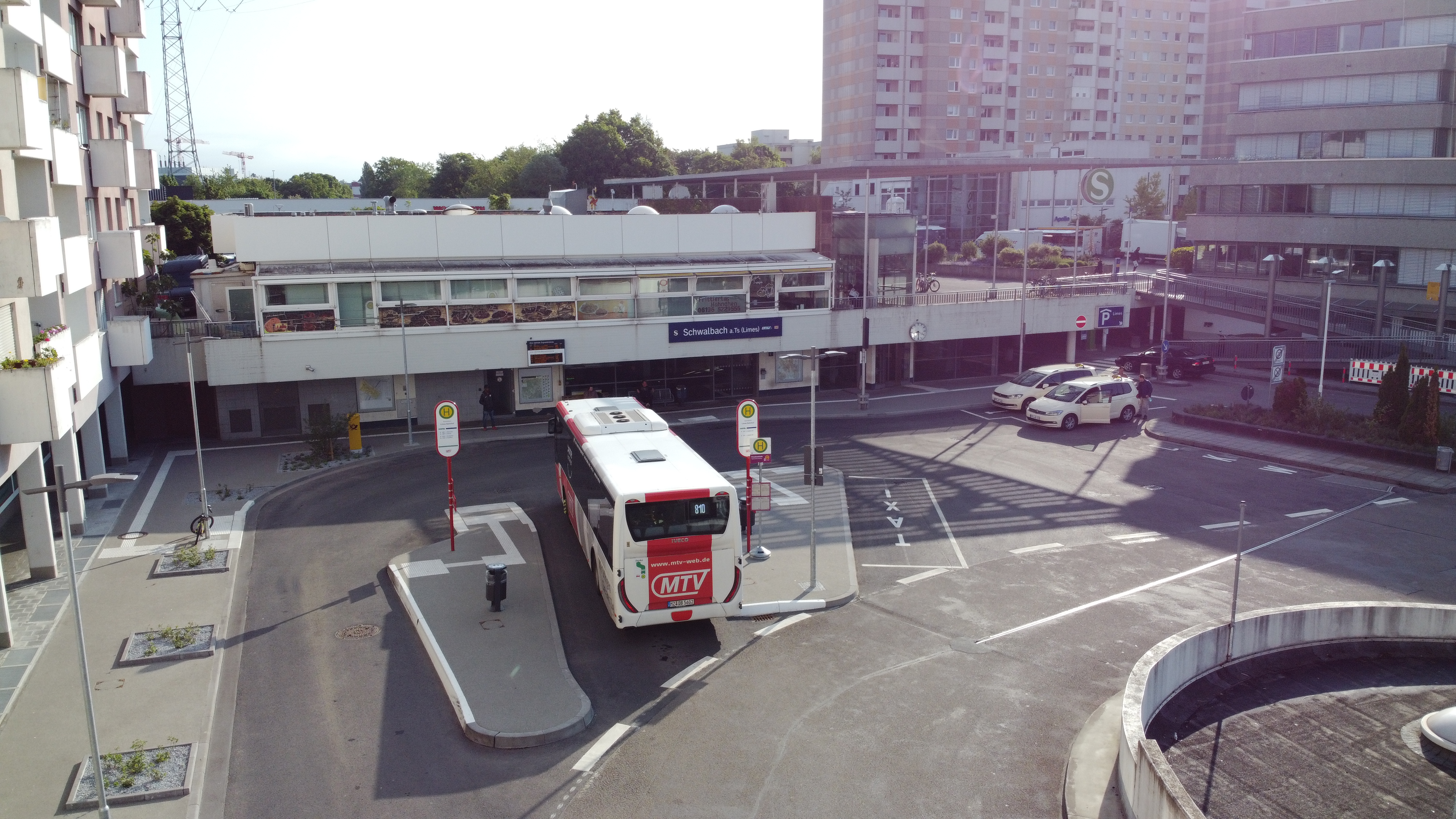 Sicht von vorne oben auf den Bahnhof
