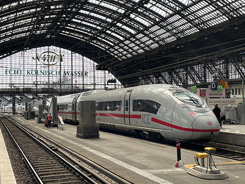 Köln Hauptbahnhof mit ICE